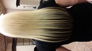 hair extensions in blonde and black